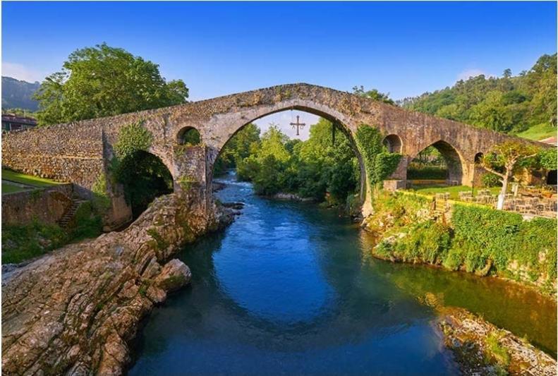 Apartamento Entero El Puente Onís エクステリア 写真